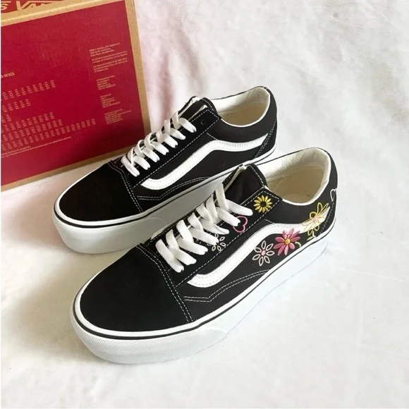Vans Old Skool Stackform Embroidery
Black / True White Women 8.5 US - Picture 6 of 10